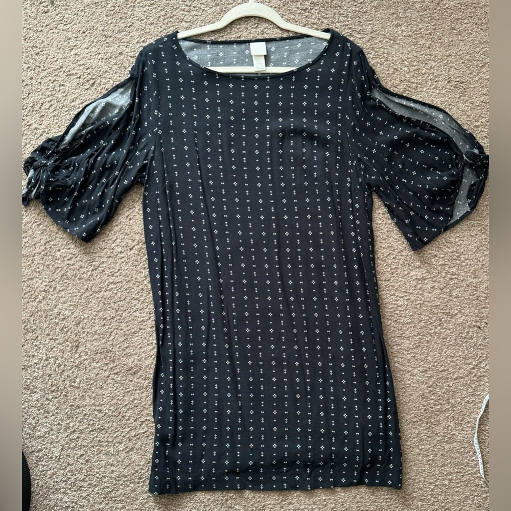 h&m dress with cutout sleeves details